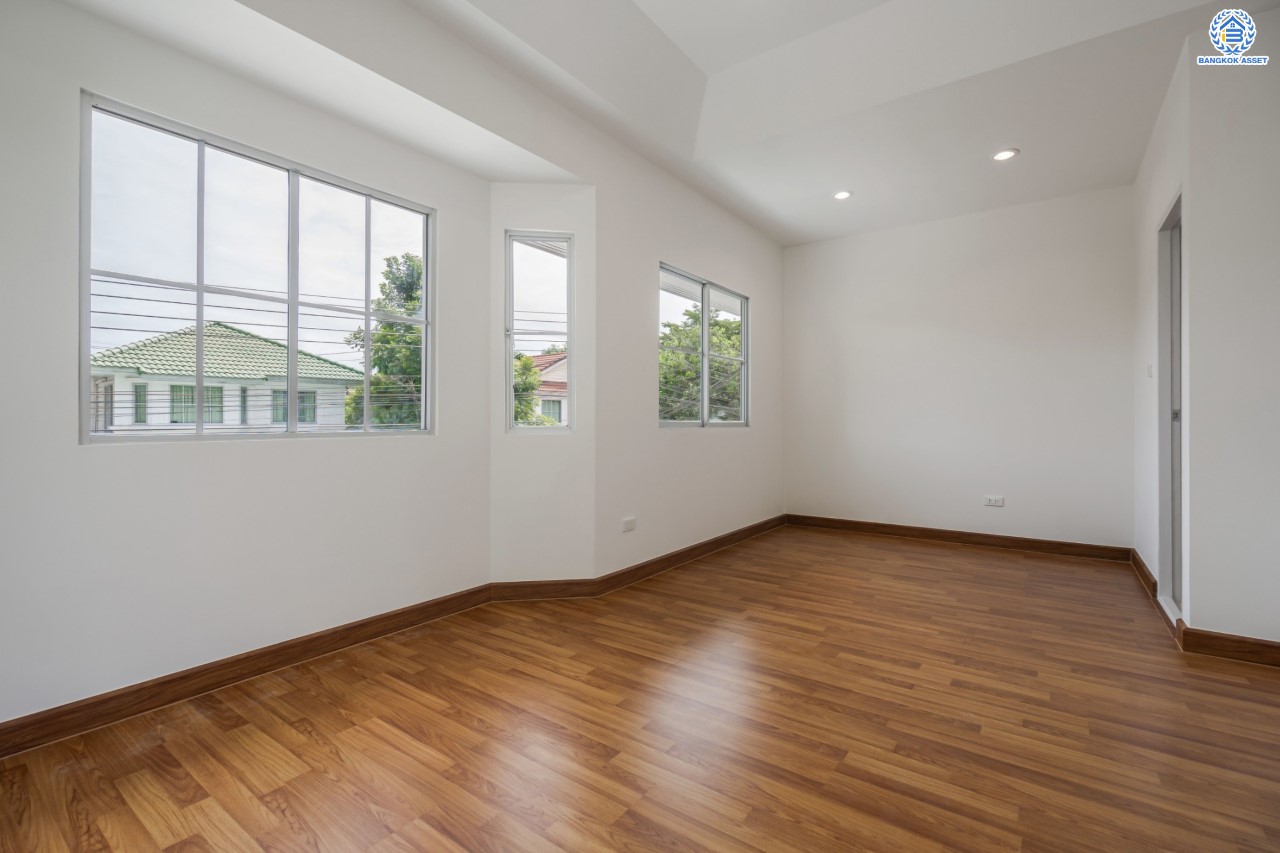 บ้านมือสองตกแต่งใหม่ ม.พฤกษ์ลดา1 บางใหญ่ บนเนื้อที่ 57 ตร.ว. ฟังก์ชัน 3 ห้องนอน 2 ห้องน้ำ 2 ที่จอดรถ ทำเลเดินทางสะดวก เชื่อมต่อถ.กาญจนาภิเษก เพียง 10 นาทีถึงรถไฟฟ้าสายสีม่วง "สถานีคลองบางไผ่" ใกล้เซ็นทรัลเวสต์เกต...